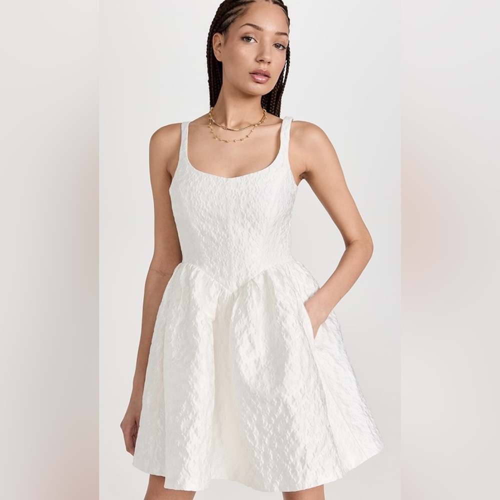 Mabel Dress in Bellis
Amanda Uprichard

White dress